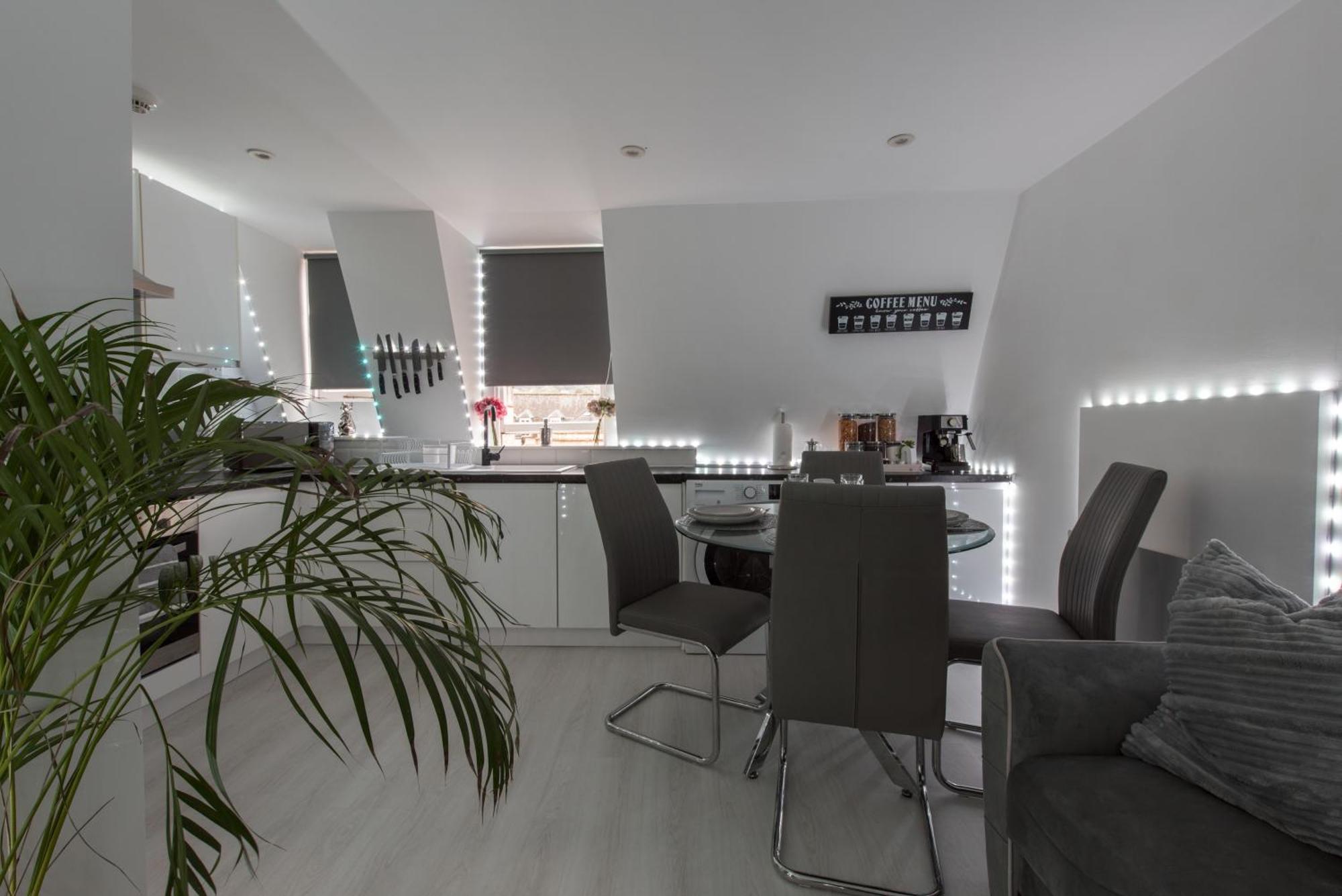 Parade Gardens Boutique Apartments- Central, Grade I Listed, 4K Tvs, Hidden Views Bath Exterior photo